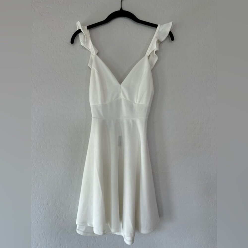 Windsor White Sleeveless‎ Cut-Out Back V-Neckline